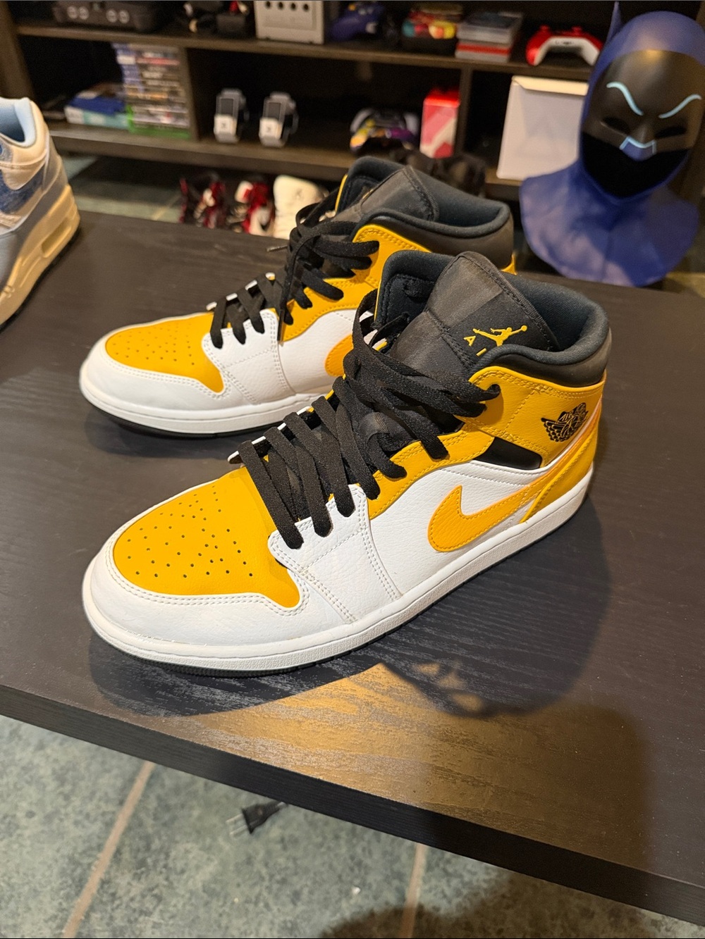 10.5 Men’s Jordan Mid-Top Sneakers in Yellow, White & Black